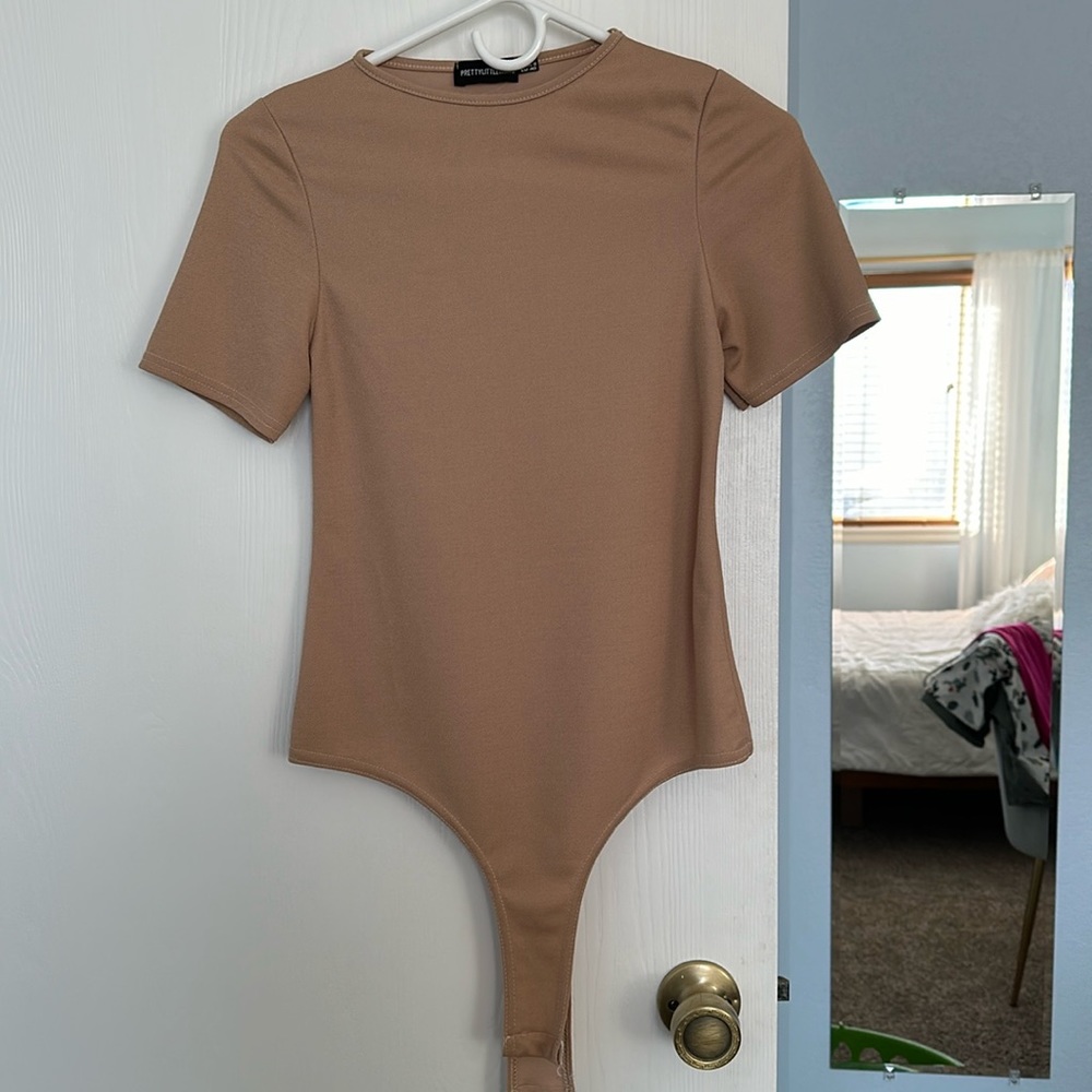 Pretty little things tan short sleeve bodysuit